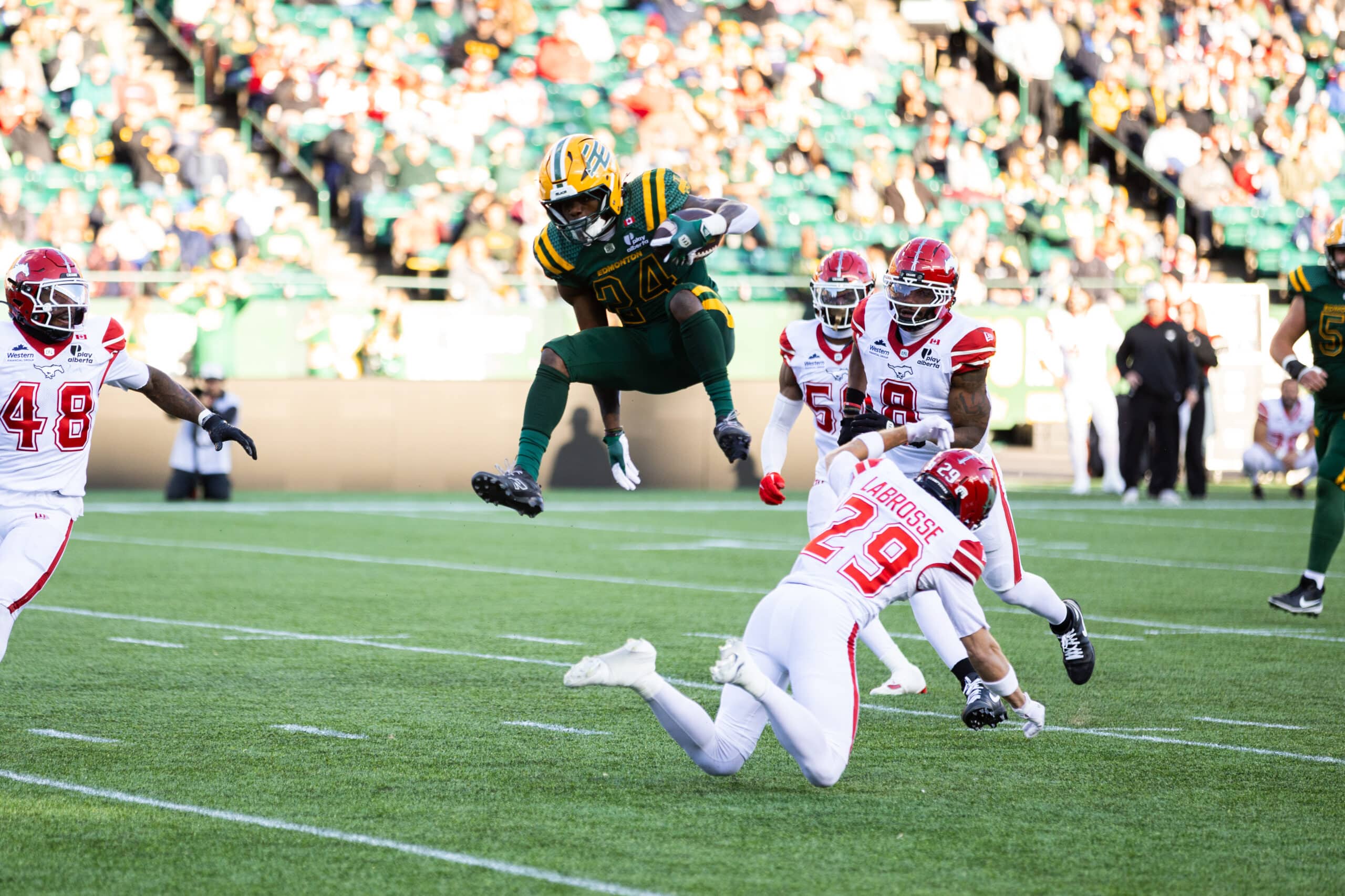 ShunDerrick Powell Edmonton Elks Vs Calgary Stampeders